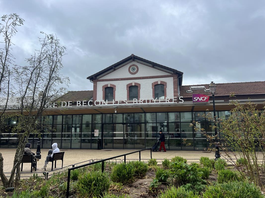 Gare de Bécon les Bruyères